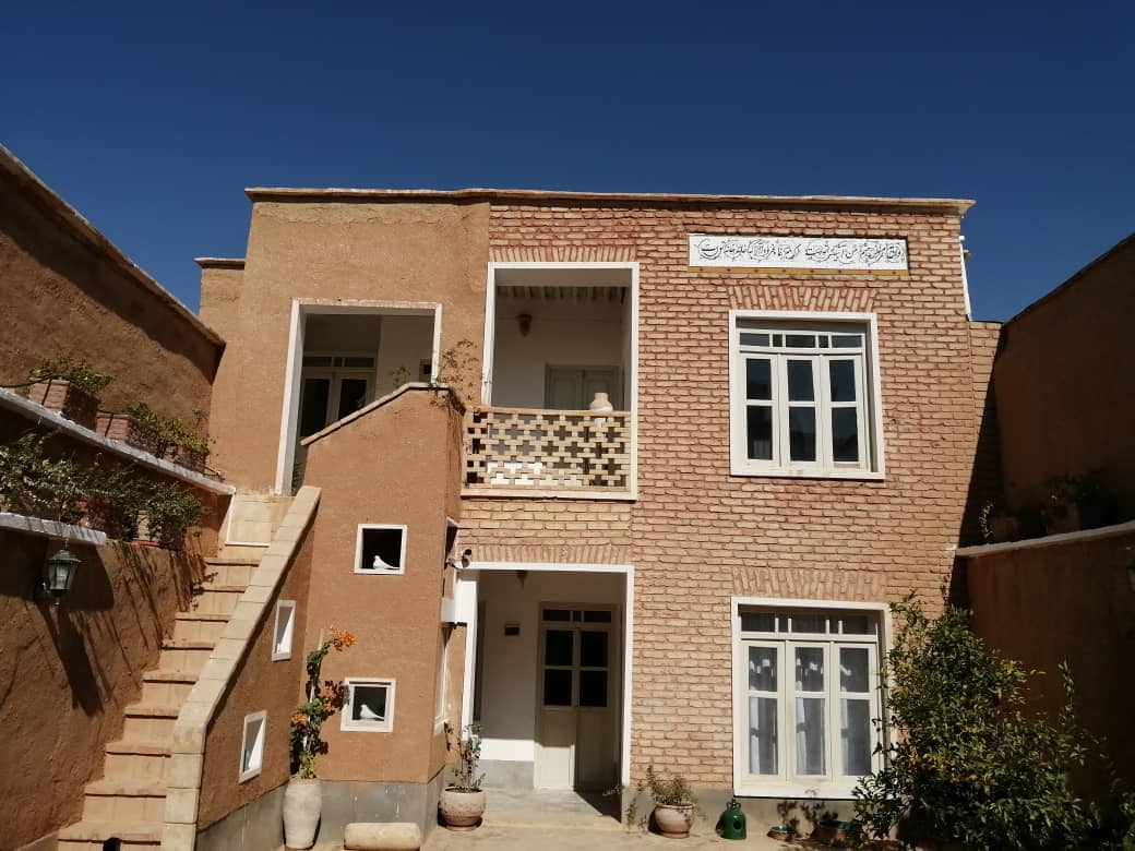 اجاره اقامتگاه بومگردی در سروستان 