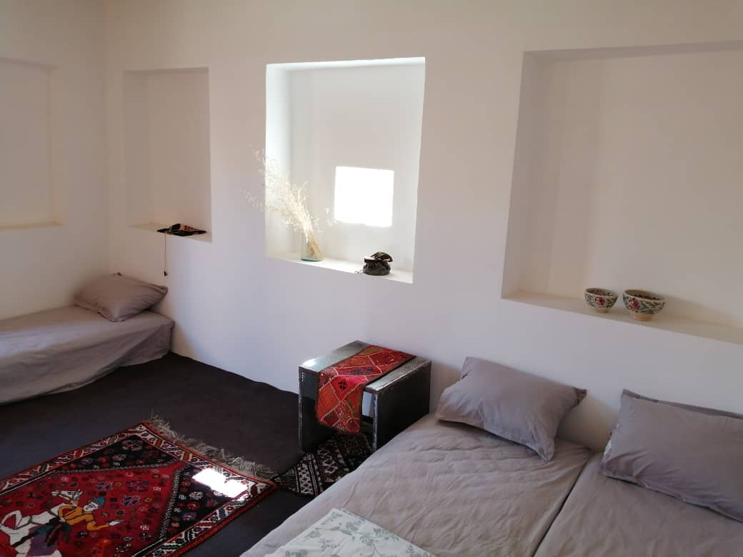 اجاره خانه سنتی در سروستان 