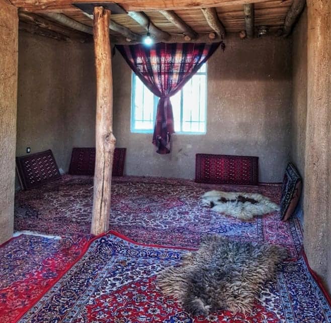 اجاره اقامتگاه بومگردی و اتاق سنتی در پیر اسد وارک خرم آباد