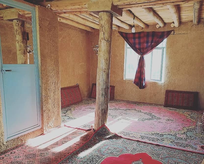 اجاره اقامتگاه بومگردی و اتاق سنتی در پیر اسد وارک خرم آباد