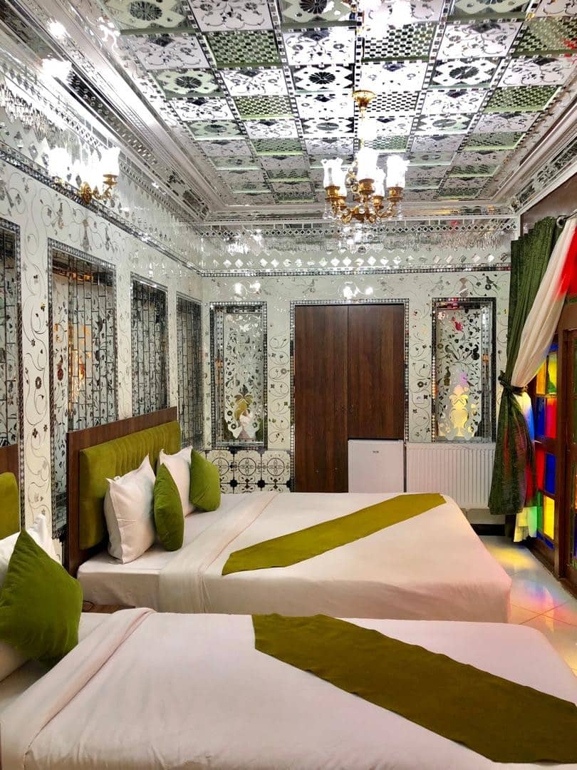 اجاره اتاق سنتی در 9 دی شیراز - اتاق سه تخته آینه