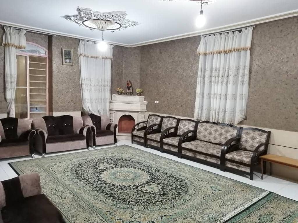 اجاره ویلا با استخرسرپوشیده آبگرم در گویم شیراز