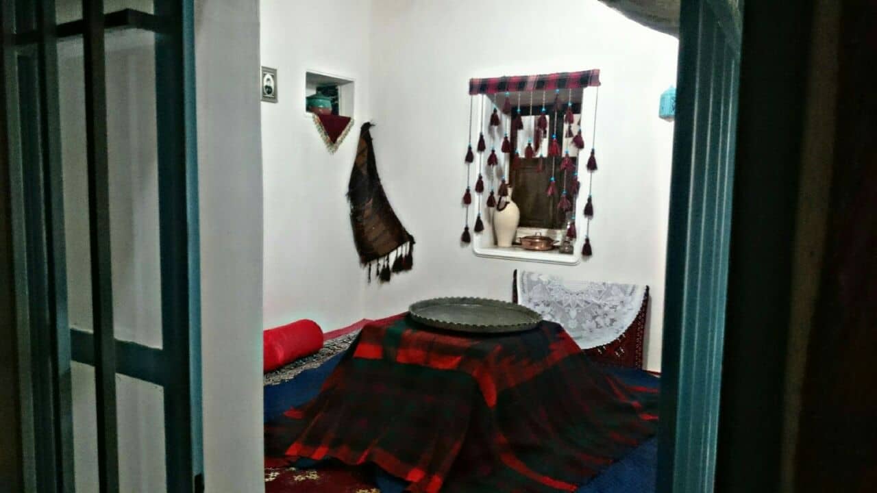 اجاره اقامتگاه بومگردی و اتاق سنتی در کندوله کرمانشاه
