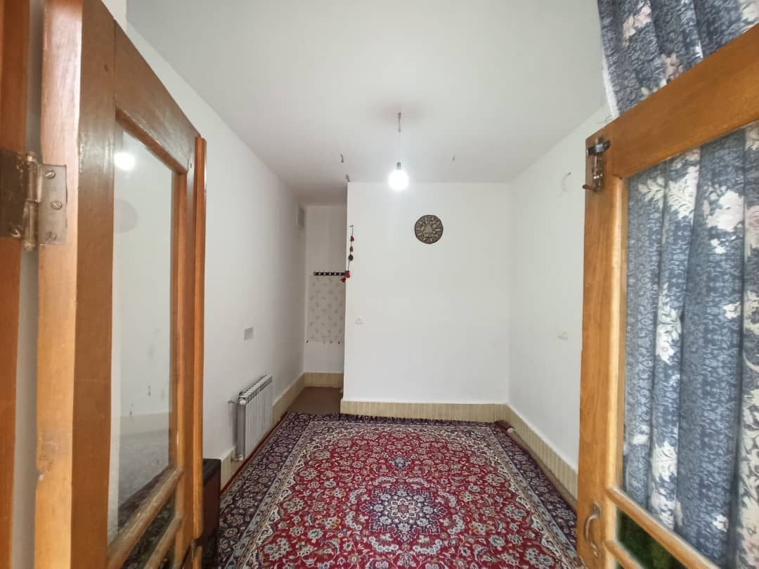 اجاره اتاق اقامتگاه بومگردی در بهشتی ورزنه - اتاق 6 - 12متری