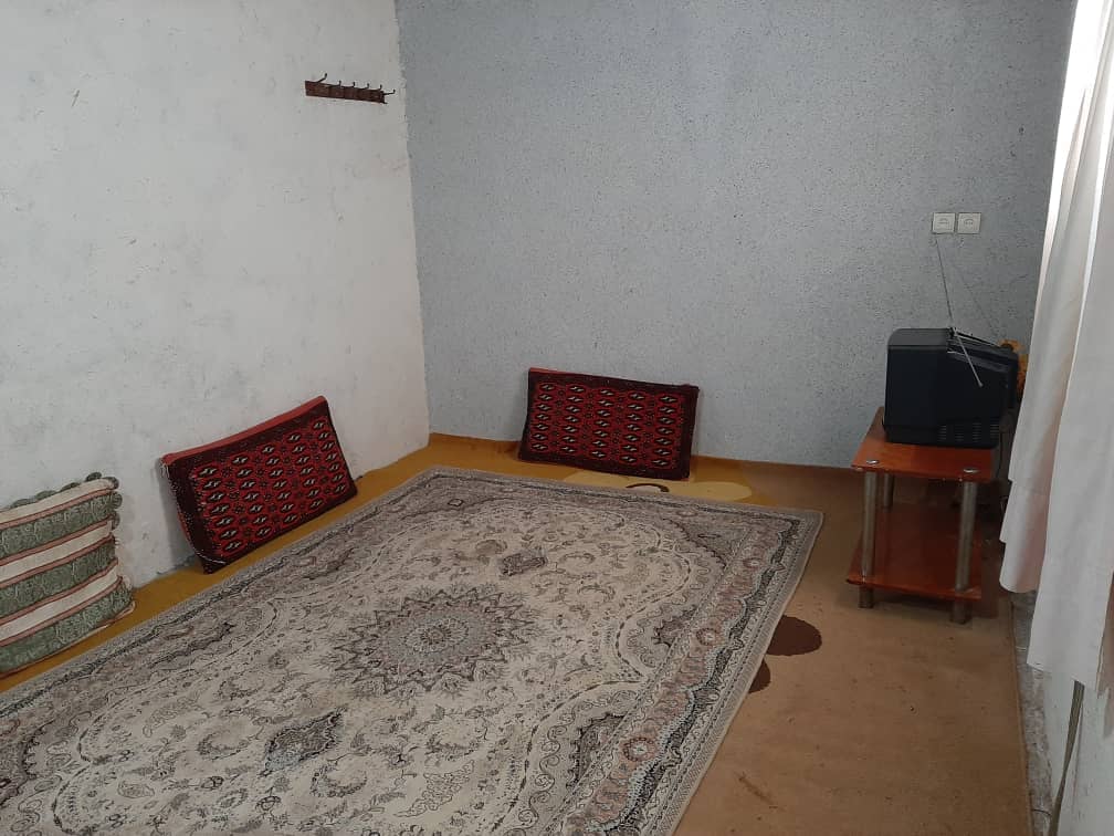 اجاره اقامتگاه بومگردی در جزیره هرمز کف خواب دار