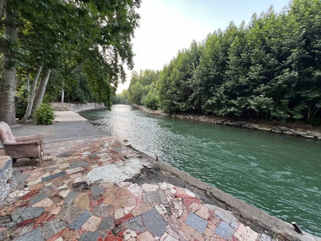 اجاره ویلا لب آب در اردال باغبهادران-دوخوابه 130 متری