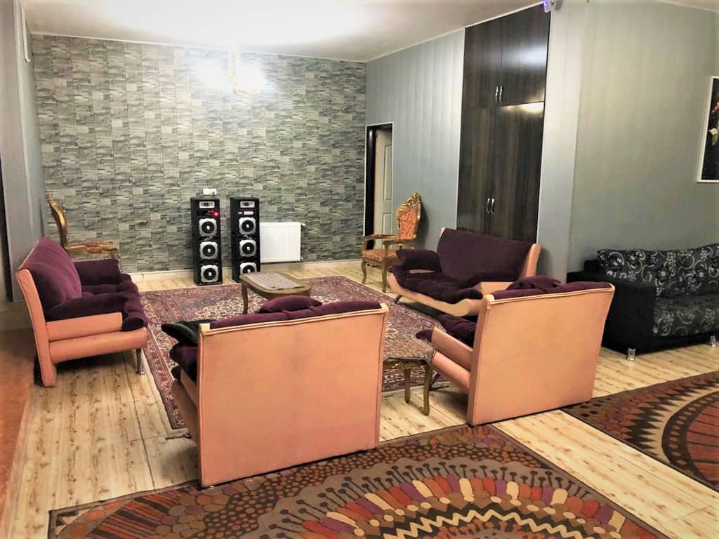 اجاره باغ ویلا با استخر سرپوشیده در گویم شیراز