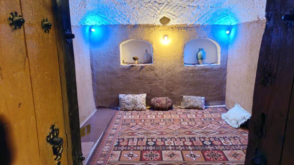 اجاره اتاق سنتی در انارک اصفهان-15 متری