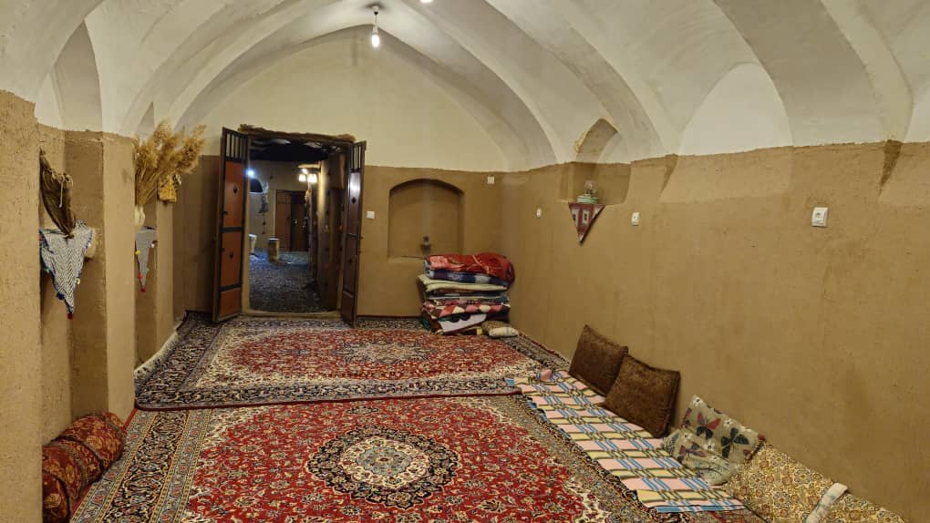 اجاره اتاق بومگردی سنتی در انارک اصفهان-25 متری