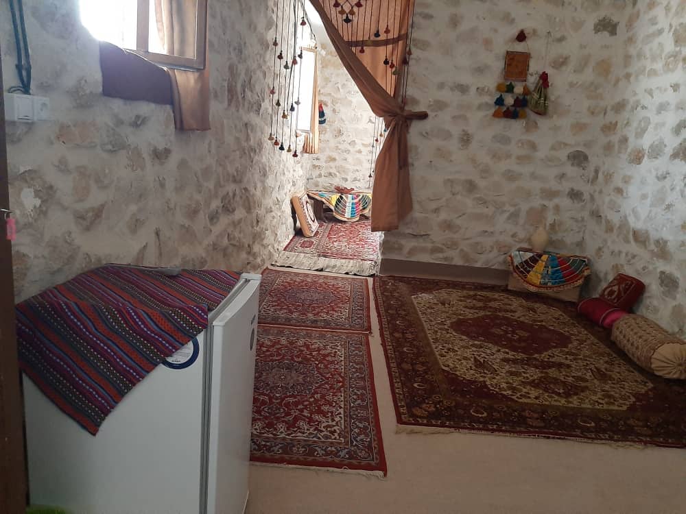 خانه روستایی در تنگ چوگان کازرون