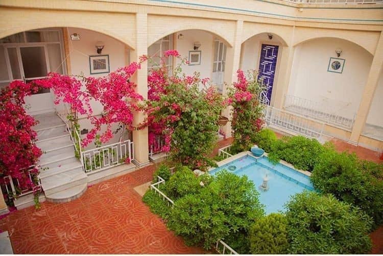 اجاره مهمانسرای سنتی در قیام یزد - 4تخته