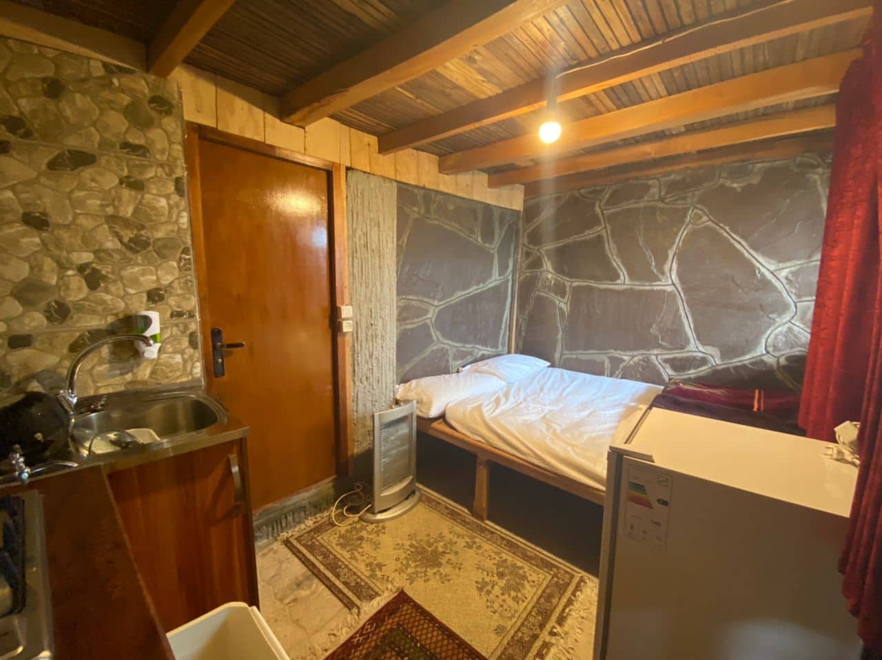 اجاره کلبه سنگی در اساس سوادکوه 