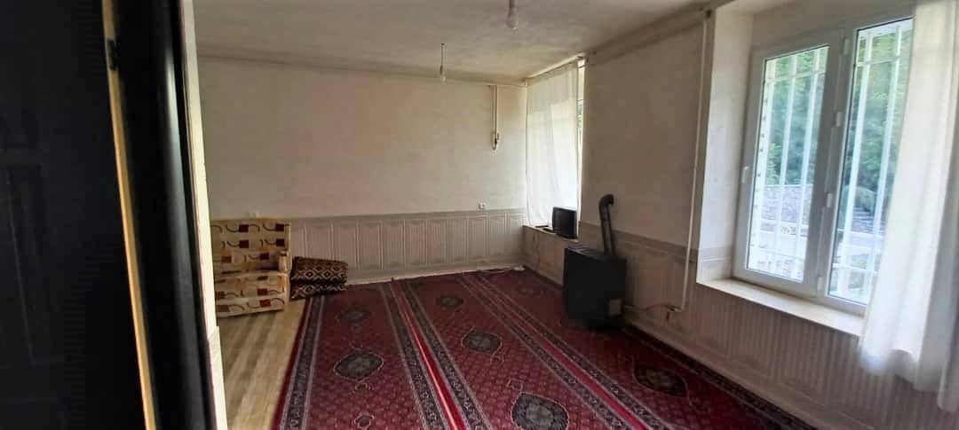 اجاره خانه باغ روستایی در خانقاه پاوه-یک خوابه طبقه اول