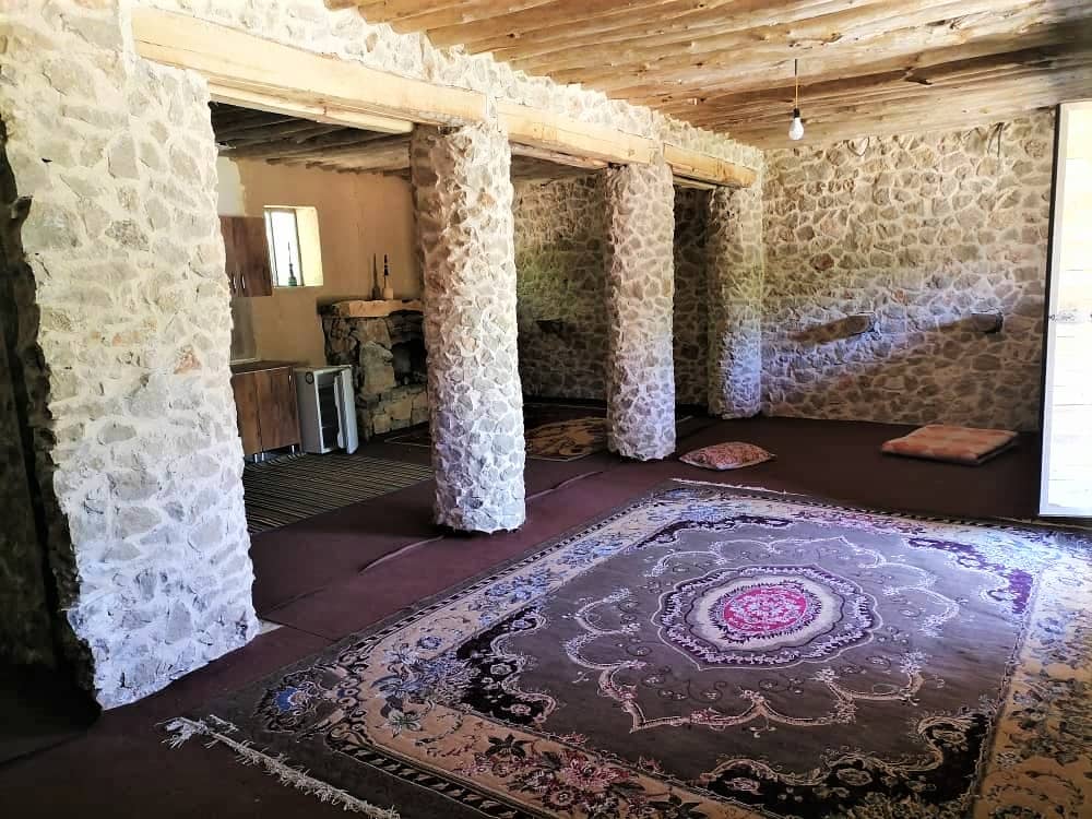 اجاره سوئیت سنتی در سربست سپیدان - 90 متری تک خوابه