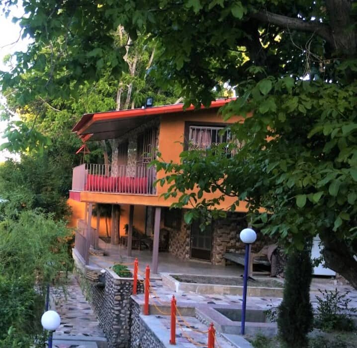 اجاره ویلا استخردار در اردال باغبهادران - لب آب