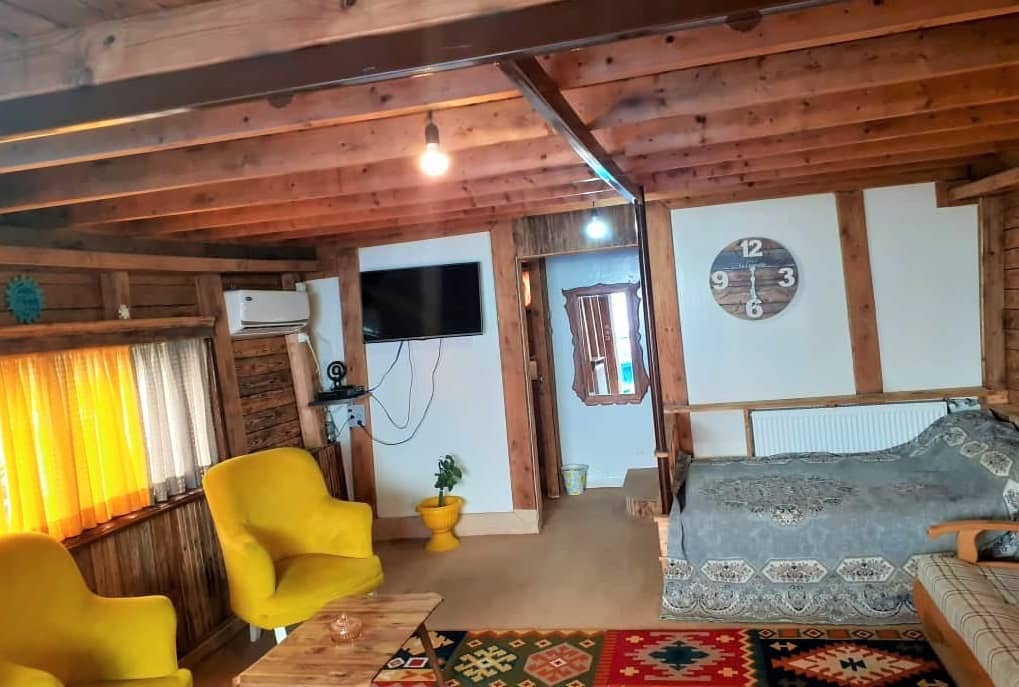 اجاره کشتی ساحلی در ساحل قو بندرانزلی - آبی بالا