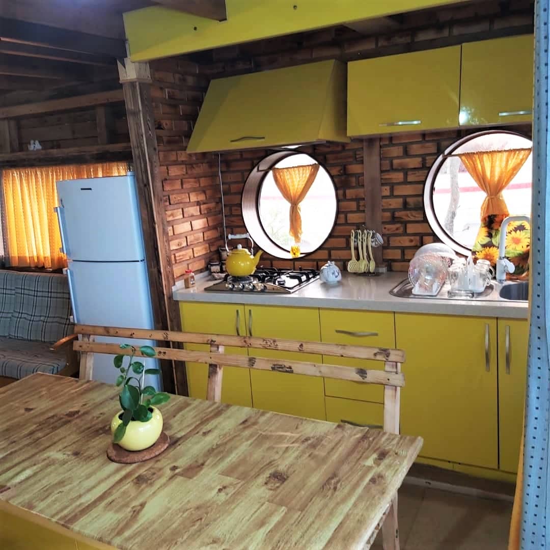 اجاره کشتی ساحلی در ساحل قو بندرانزلی - آبی بالا