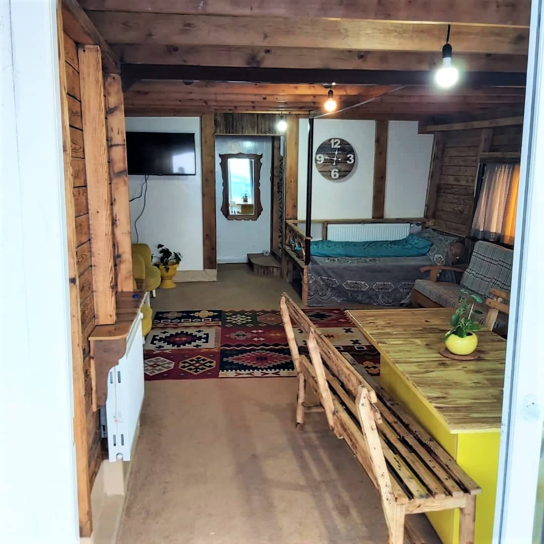 اجاره کشتی ساحلی در ساحل قو بندرانزلی - آبی بالا