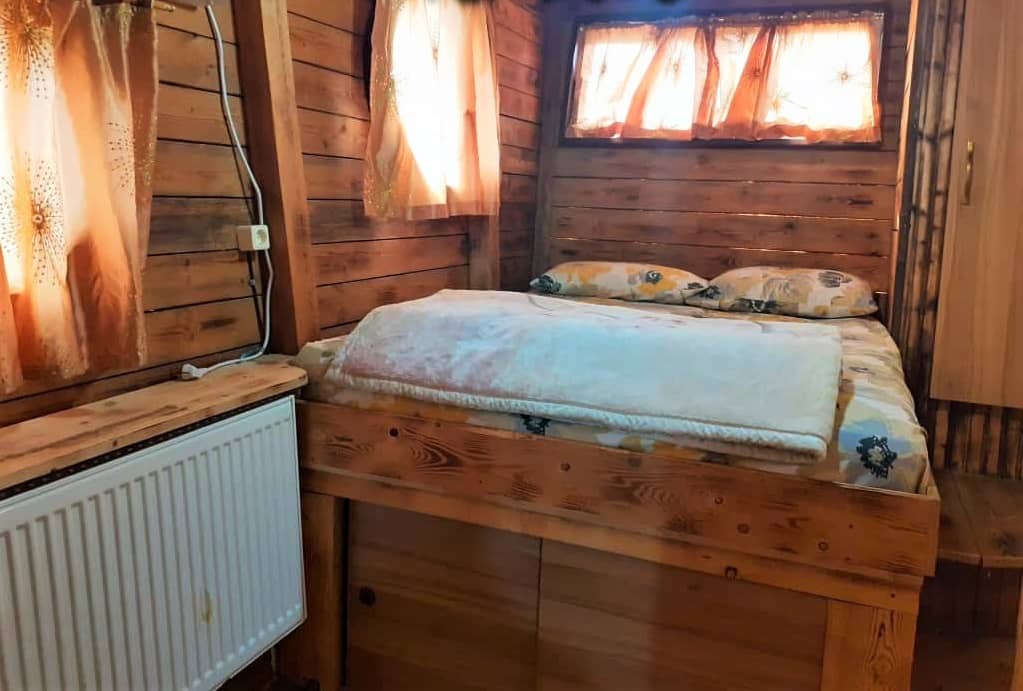 اجاره کشتی ساحلی در ساحل قو بندرانزلی - آبی بالا