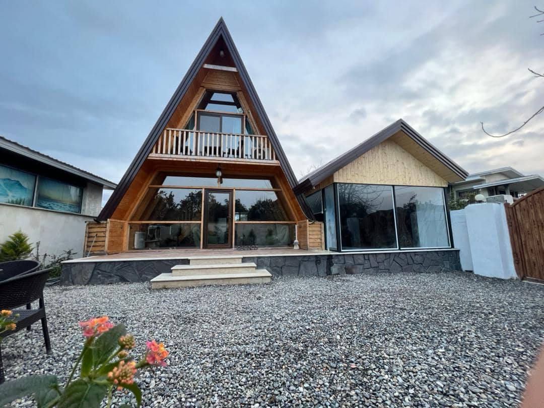 اجاره کلبه سوئیسی با استخر آبگرم در نیاسته