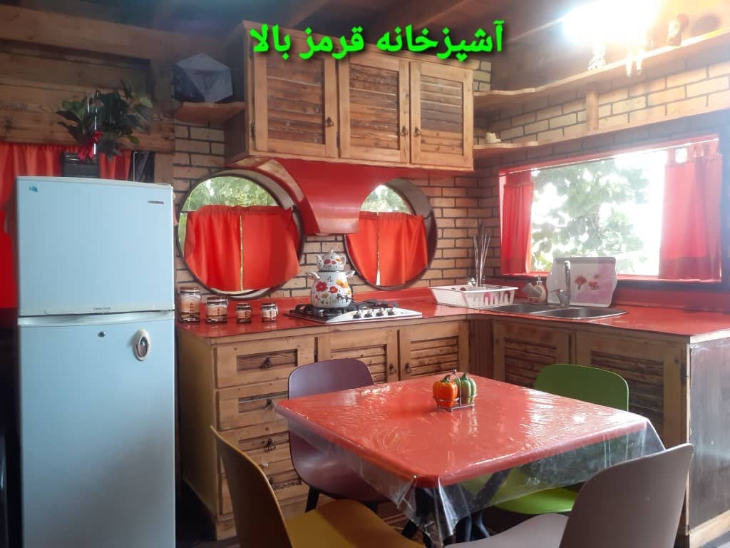اجاره کشتی ساحلی در ساحل قو بندرانزلی - قرمز بالا
