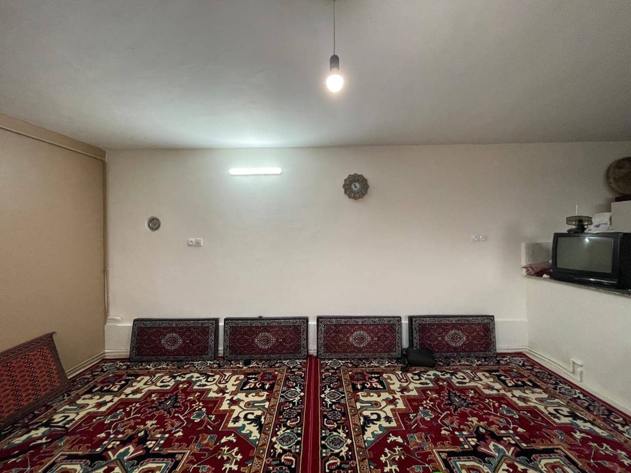 اجاره اقامتگاه بومگردی در پایین کوه زنجان