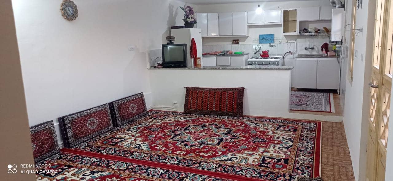 اجاره اقامتگاه بومگردی در پایین کوه زنجان