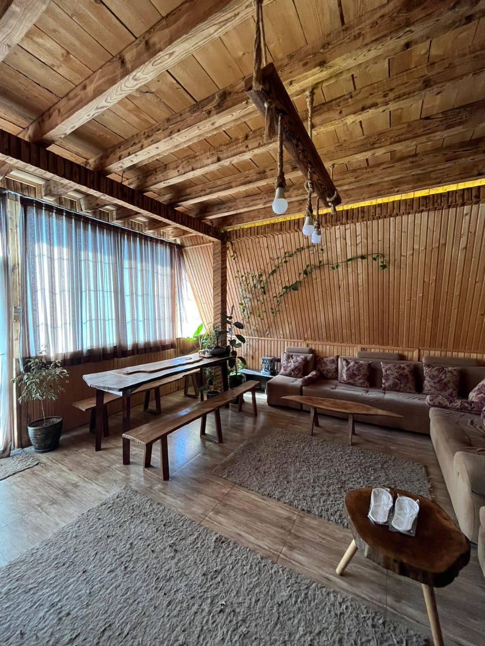 اجاره کلبه سوئیسی جنگلی جکوزی دار در روستای لیپا - ماسال