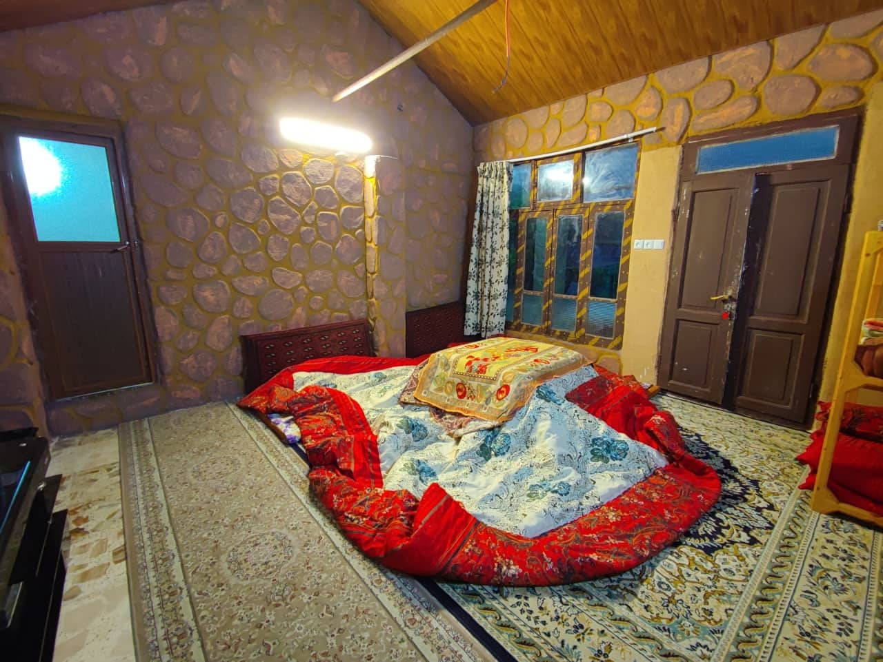 اجاره سوئیت جنگلی در روستای جمشیدآباد زیر آب - کلبه 3 یلدا