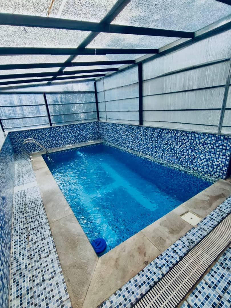 اجاره ویلا استخر اب گرم در باغ بهادران اصفهان - نگین