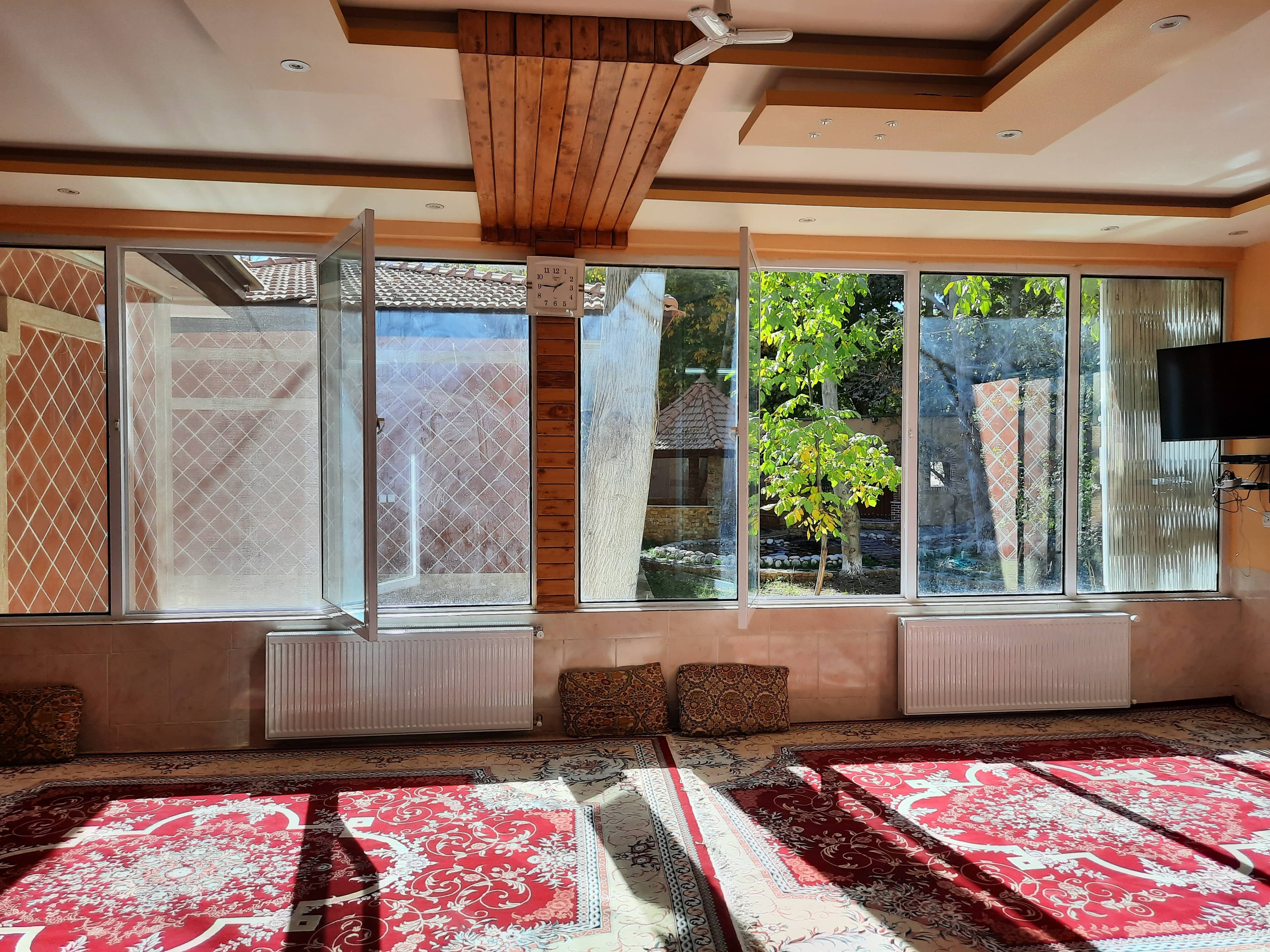 اجاره ویلا بااستخر سرپوشیده در شهرداری باغبهادران