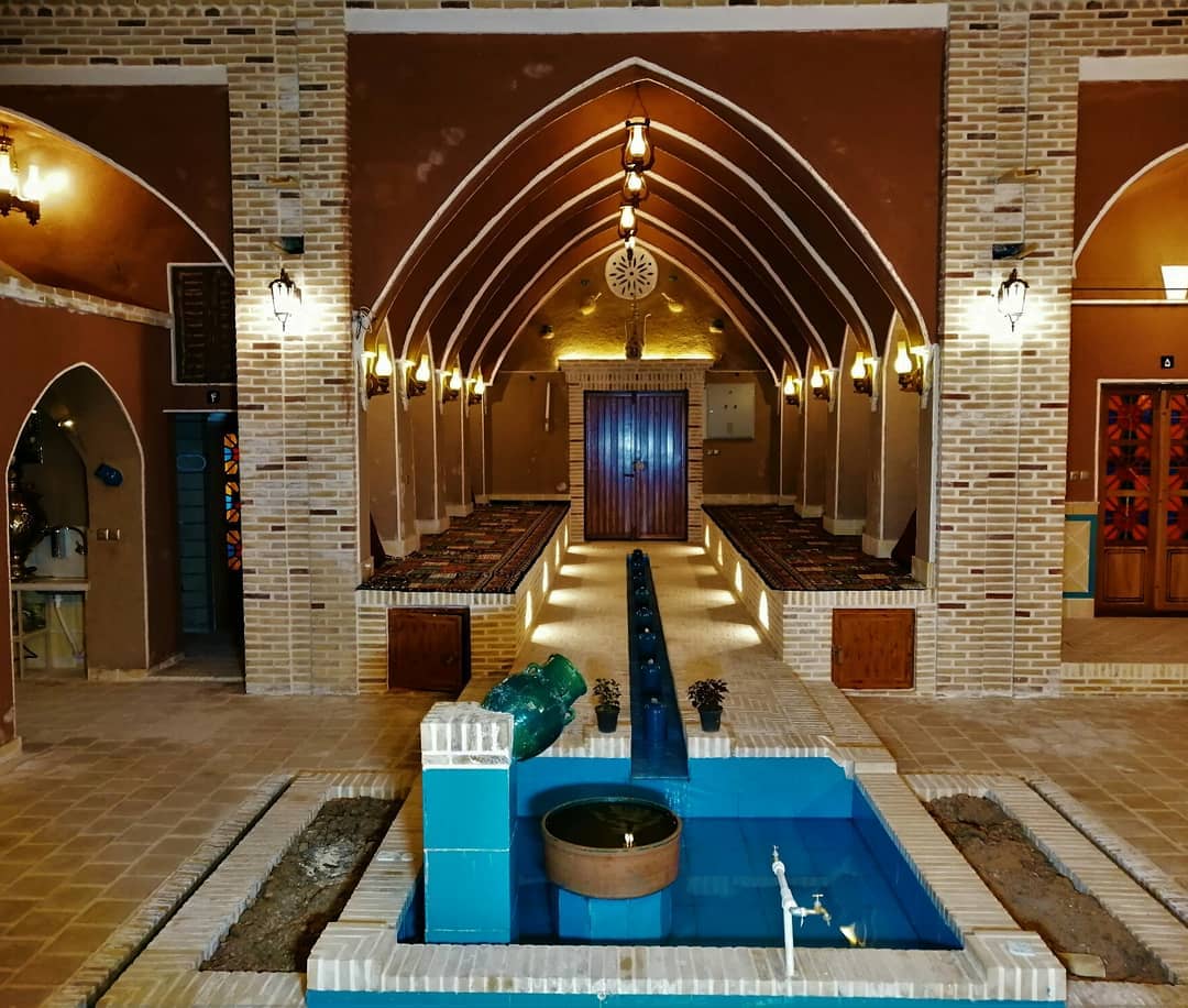 اجاره عمارت سنتی در محله کاغذی ابوزیدآباد - تک درخت