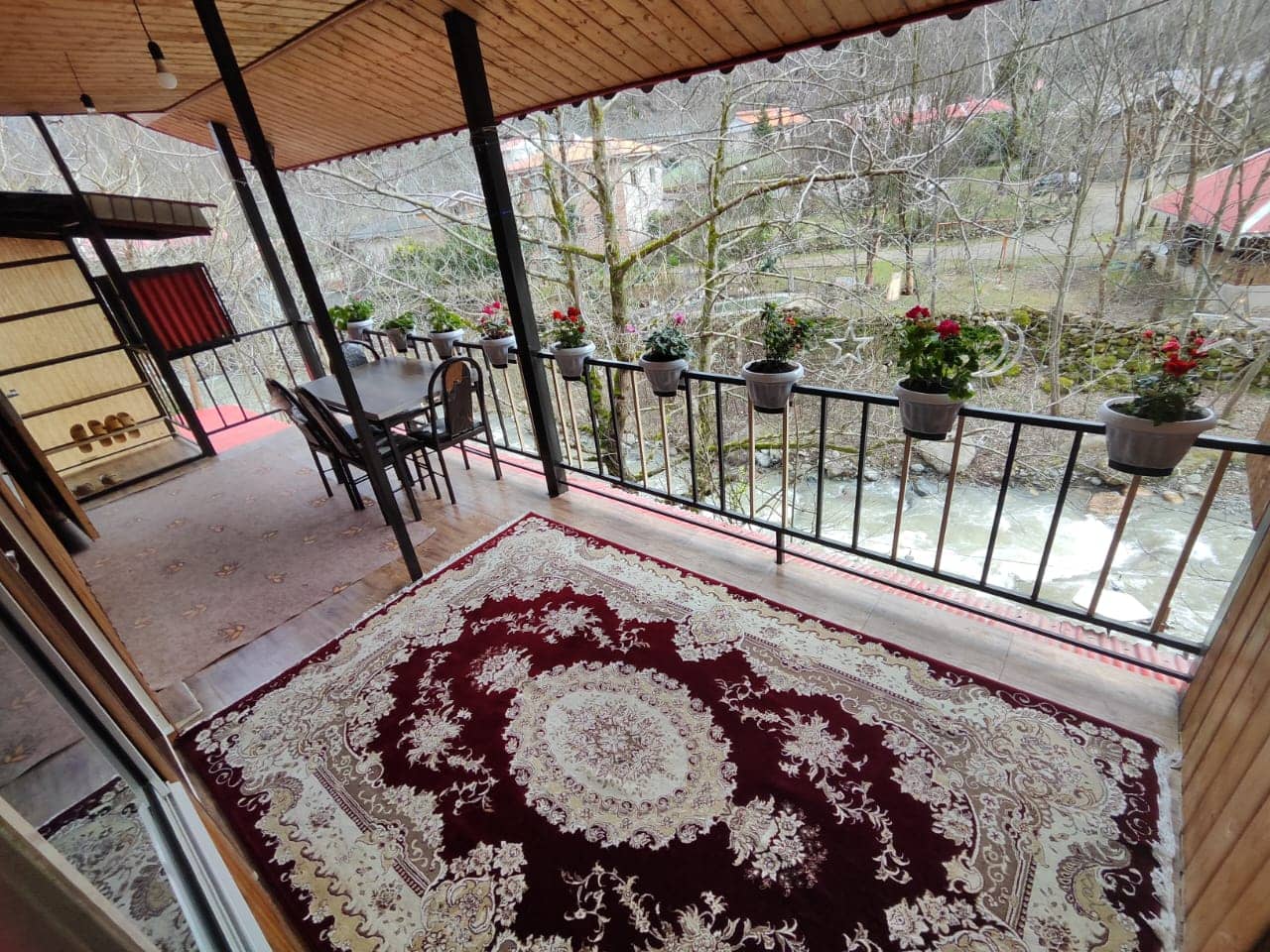 اجاره منزل ویلایی لب رودخانه در شالما ماسال - چوبی