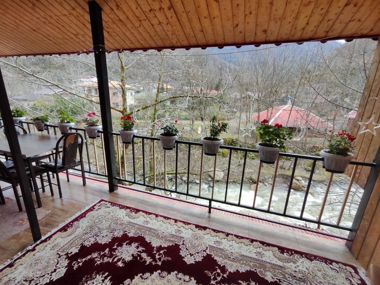 اجاره منزل ویلایی لب رودخانه در شالما ماسال - چوبی