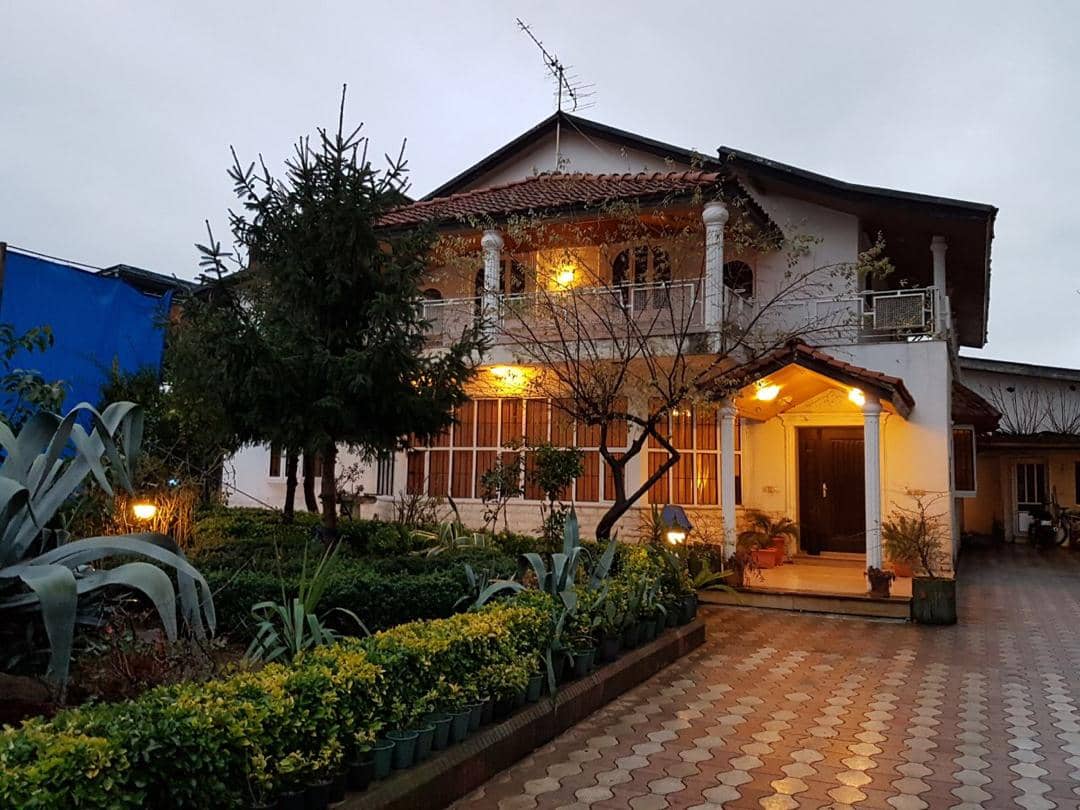 اجاره ویلا با استخر روباز آبگرم در نمک آبرود - چالوس