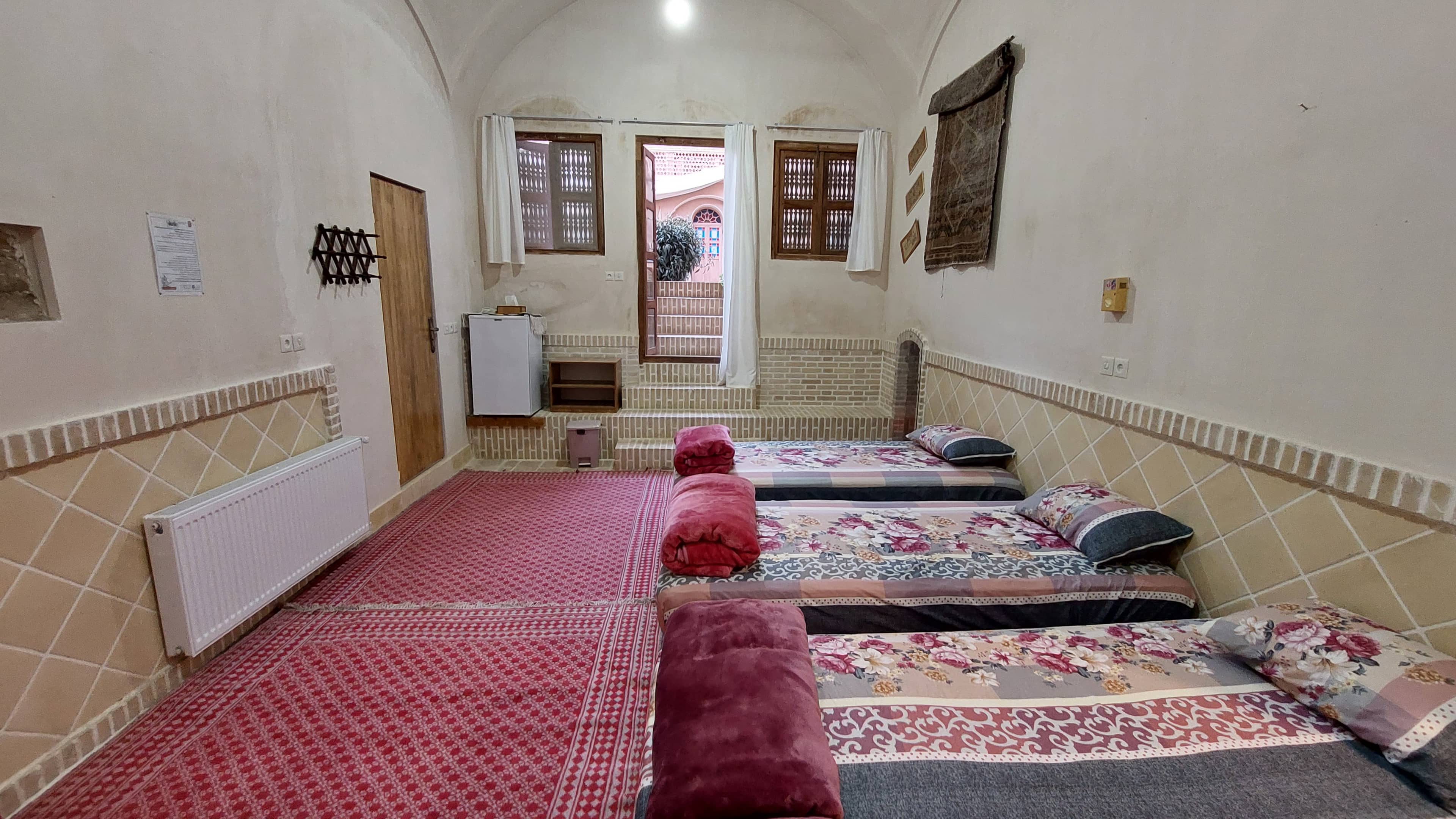 اجاره عمارت سنتی در 22بهمن آران بیدگل - نگار دخت