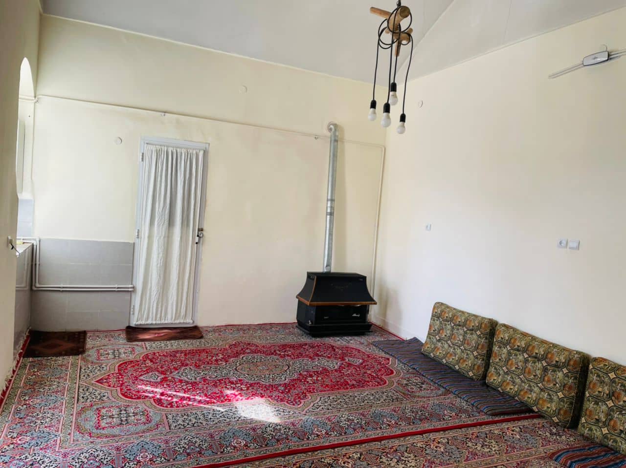 اجاره اقامتگاه بومگردی در شهربابک کرمان - فیروزه