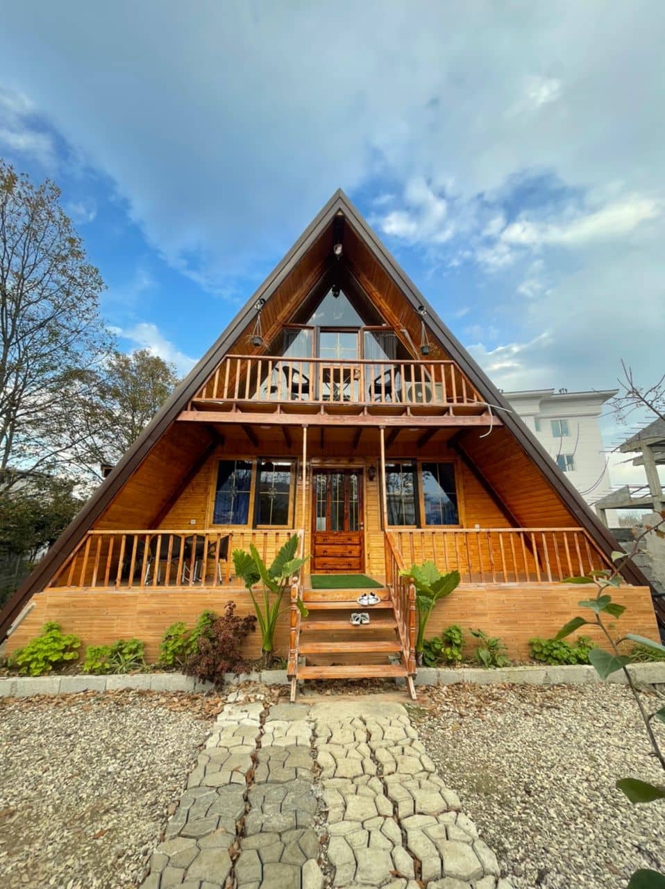 اجاره کلبه سوِئیسی با استخر آبگرم در سادات شهر