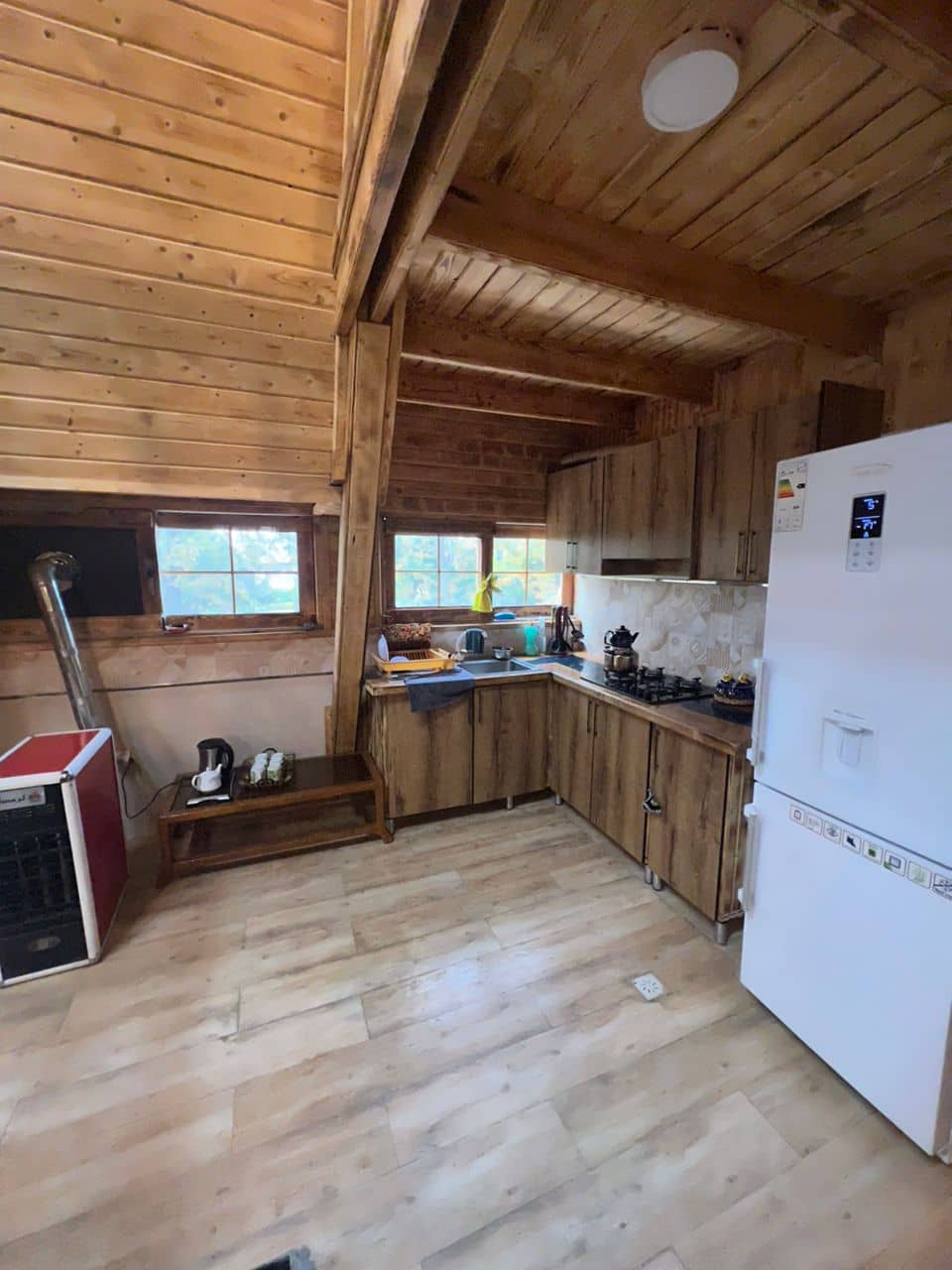 اجاره کلبه سوِئیسی با استخر آبگرم در سادات شهر