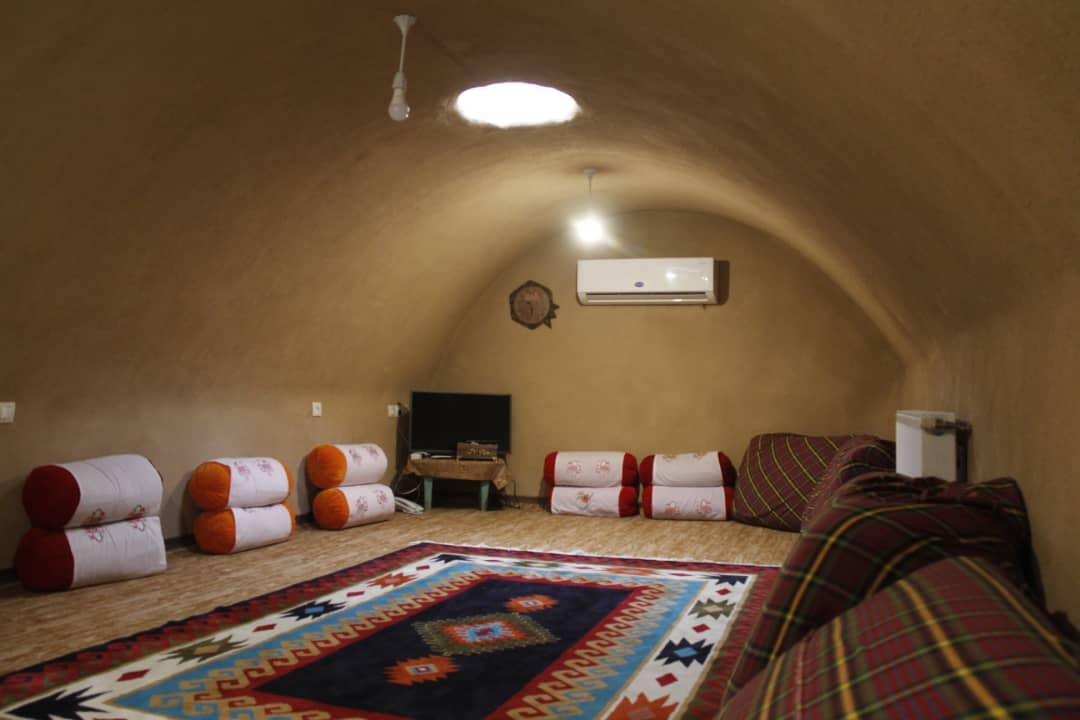 اجاره اقامتگاه بومگردی در روستای مبارکه - اتاق پاییز