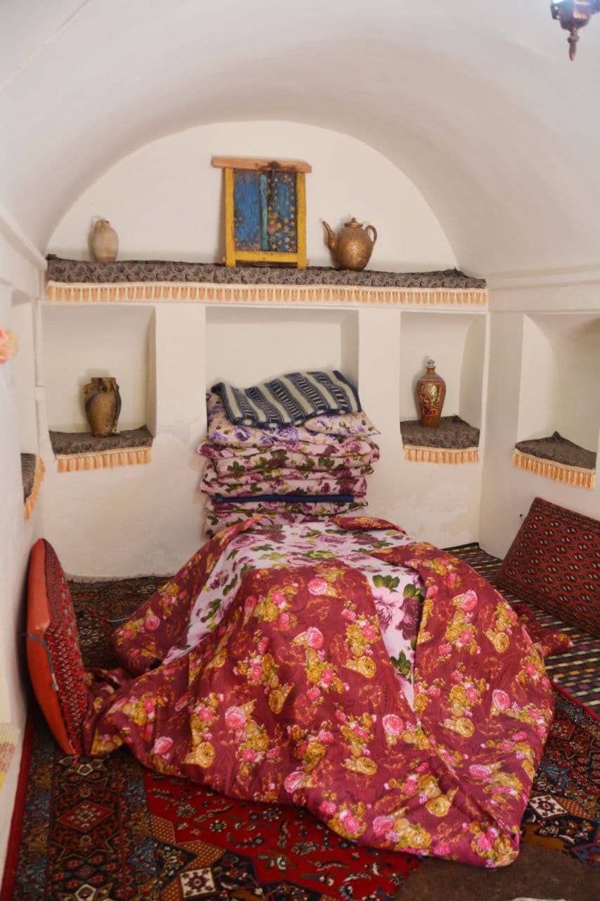 اجاره اتاق سنتی در بیابانک سرخه - سمنان - کرسی