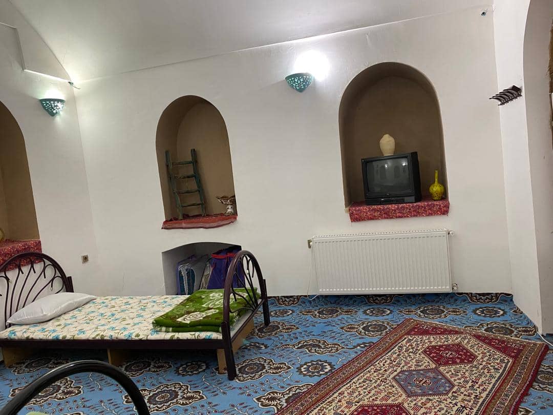 اقامتگاه بومگردی در امام خمینی یزد -اتاق آدابی