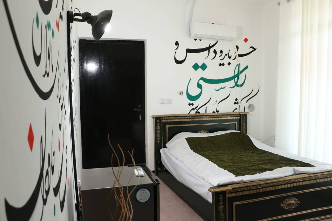 اجاره اتاق سنتی در خفر - بیژن و منیژه
