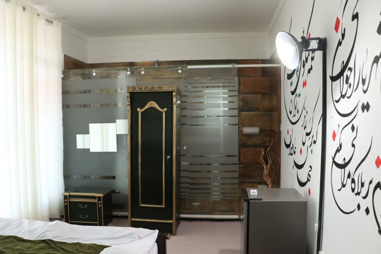 اجاره اتاق سنتی در خفر - بیژن و منیژه