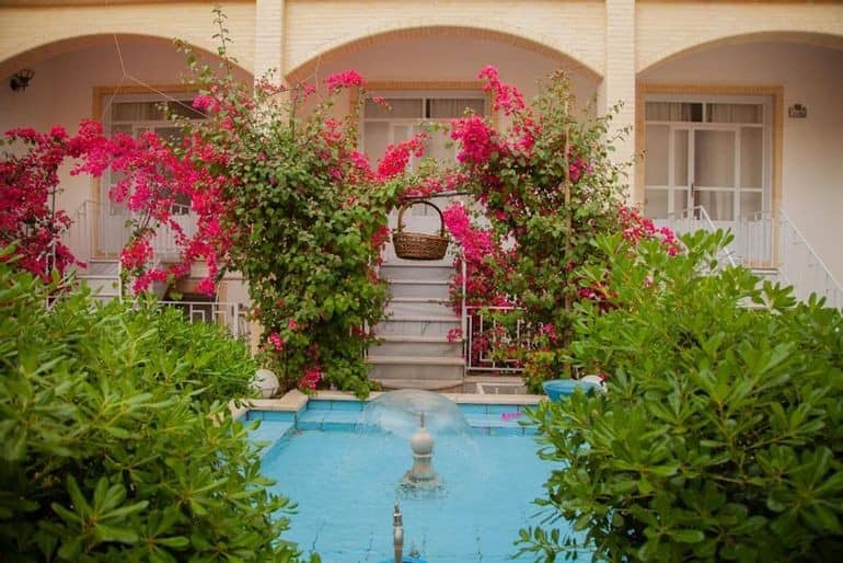 اجاره مهمانسرای سنتی در قیام یزد - 4تخته