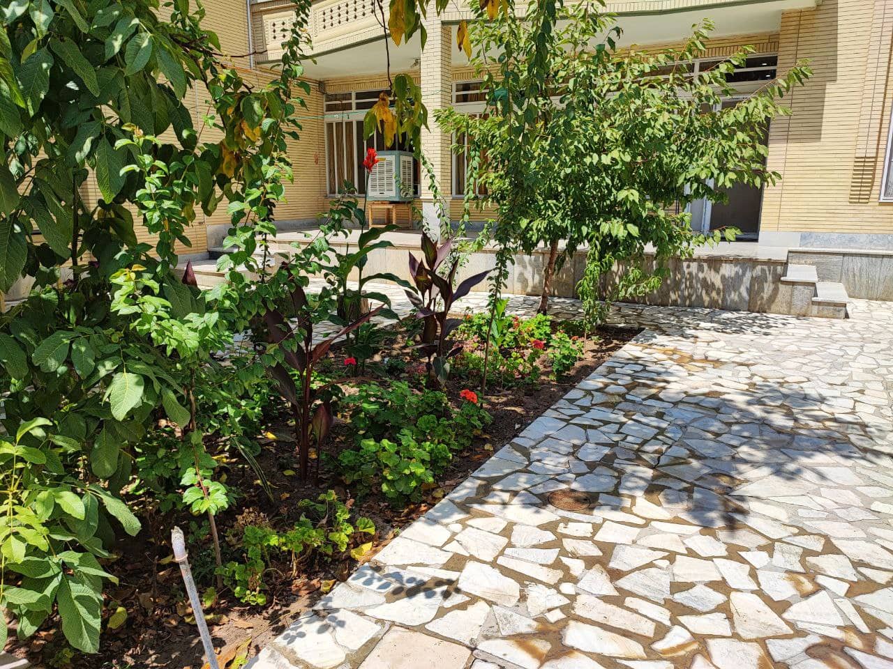 اجاره منزل ویلایی خارج از دهکده چادگان