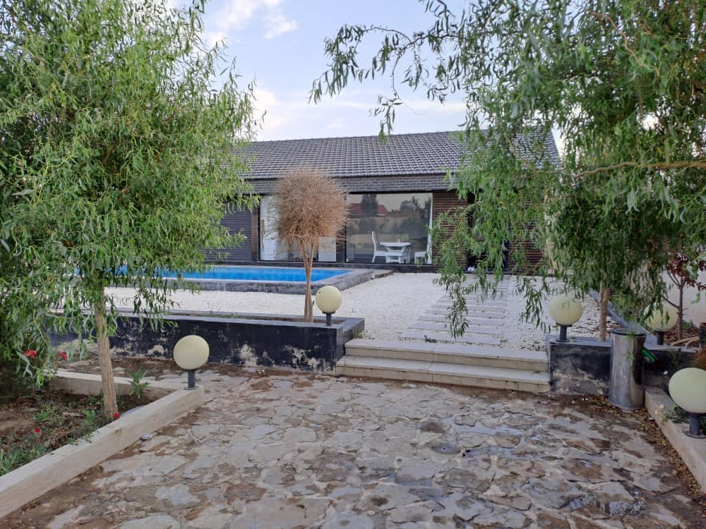 اجاره ویلا استخر روباز در روستای دهشک مشهد