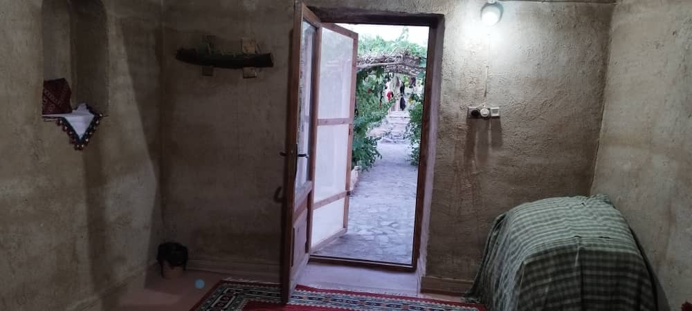 اقامتگاه بومگردی در دهکده گلخار بردسیر - 14 متری