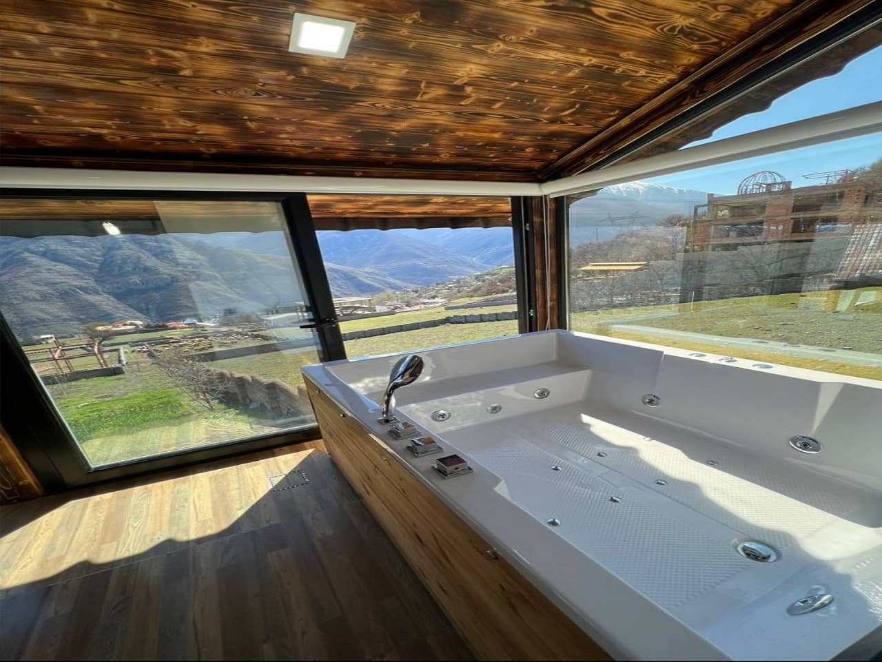 ویلا کوهستانی با جکوزی در روستای طویر مرزن آباد