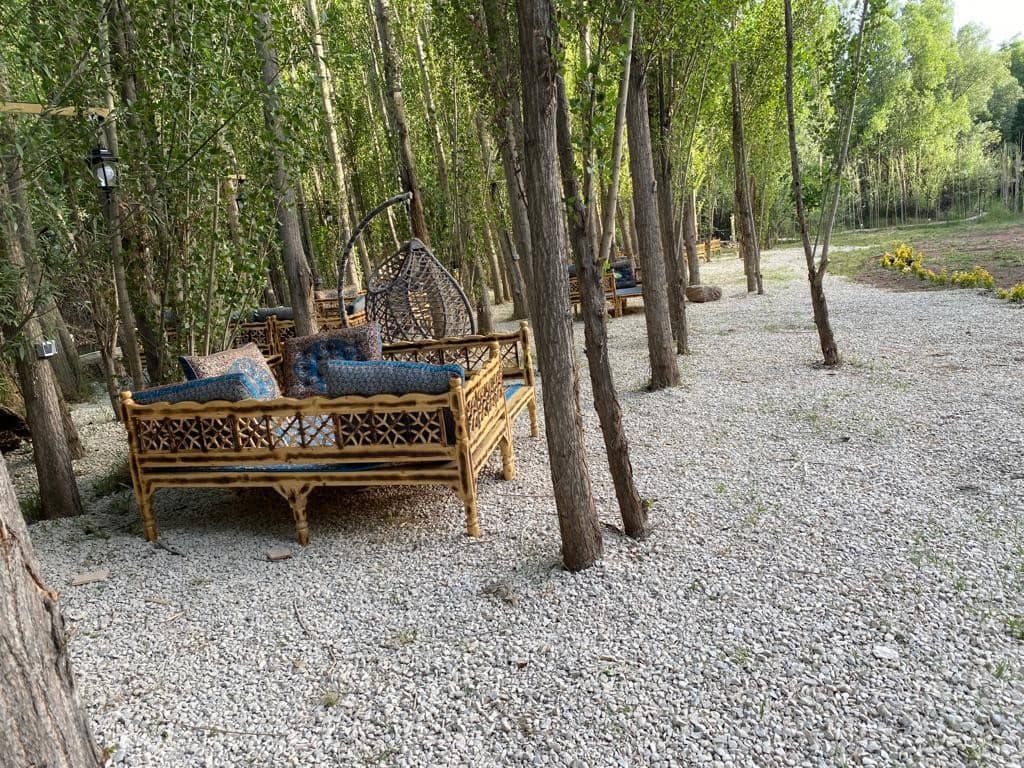 اجاره کلبه کاهگلی در باغ تفریحی خمده فیروزکوه - سکوت